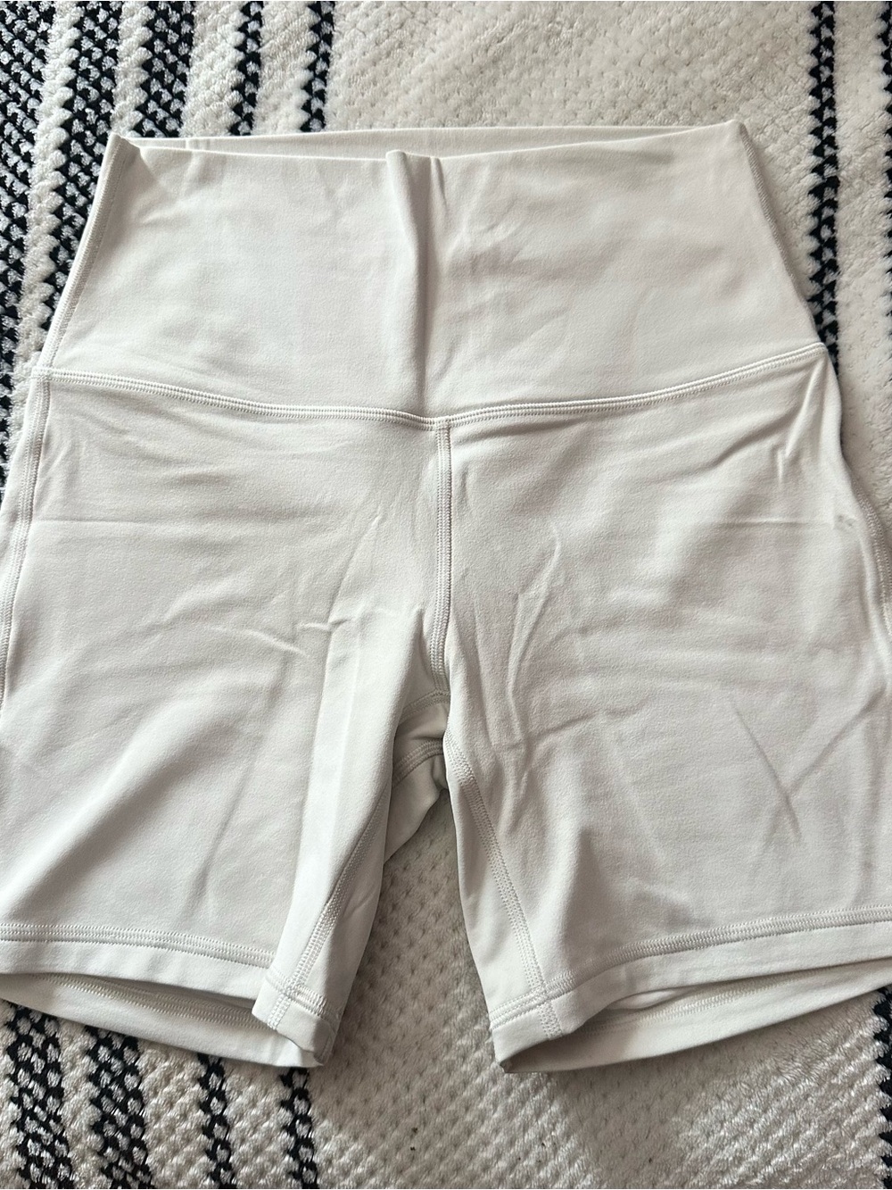 lululemon align shorts in Bone